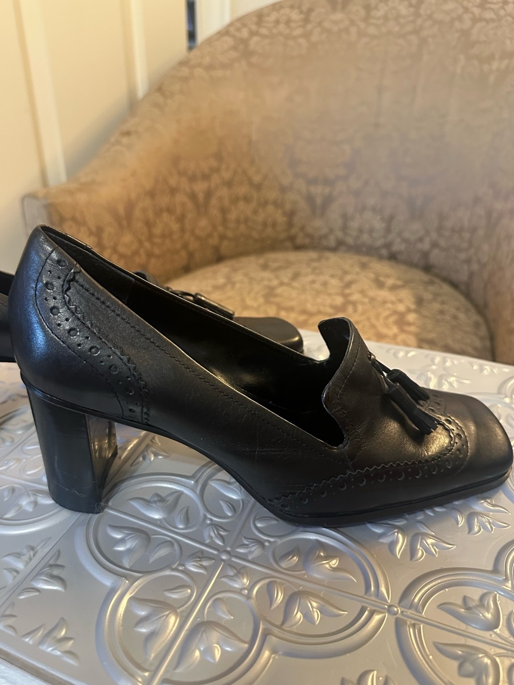 Nine & Co Braidly Black Leather Wingtip Tassel Block Heel Pumps Size 8.5M - Picture 5 of 9